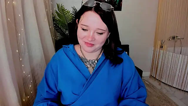 MoonLghte online show from March 13, 2025, 1:32 am