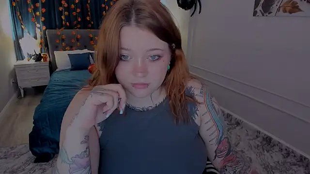 MoonLghte online show from October 15, 2025, 4:00 am