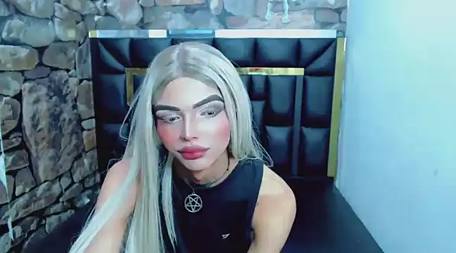 Snapshot of Luna_and_valery chatting on January 4, 2025, 11:27 pm Luna and valery online show from January 4, 2025, 11:27 pm