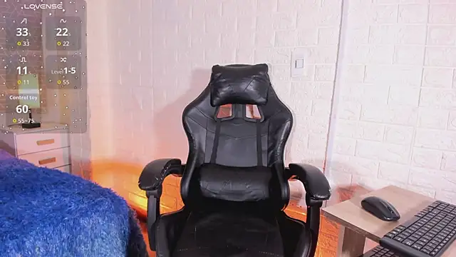 sweet kitty0110 online show from April 1, 2026, 9:12 pm