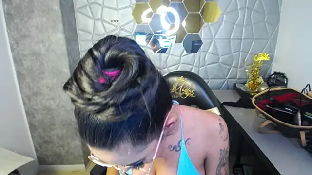Snapshot of Tiffanny chatting on March 8, 2025, 3:35 pm Tiffanny online show from March 8, 2025, 3:35 pm