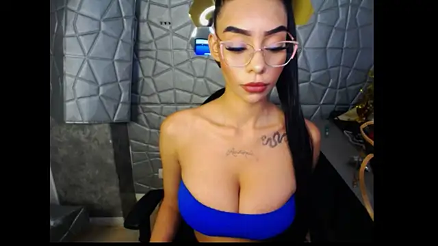 Snapshot of Tiffanny chatting on March 6, 2025, 1:03 pm Tiffanny online show from March 6, 2025, 1:03 pm