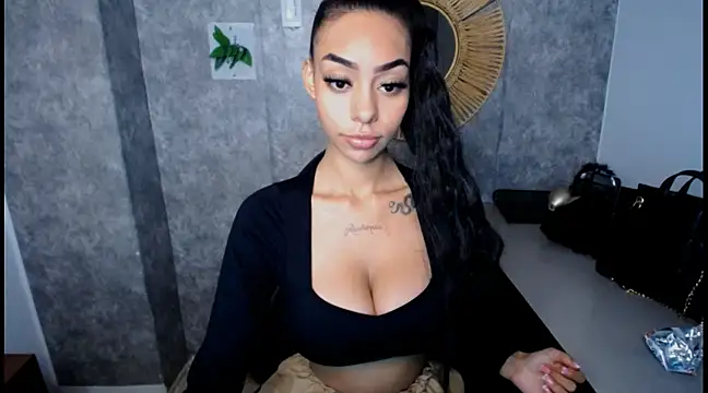 Snapshot of Tiffanny chatting on February 11, 2025, 1:09 pm Tiffanny online show from February 11, 2025, 1:09 pm