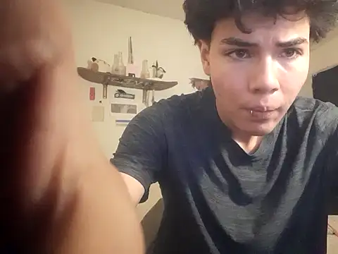 Snapshot of YoursexyJuan chatting on December 12, 2024, 12:38 am YoursexyJuan online show from December 12, 2024, 12:38 am
