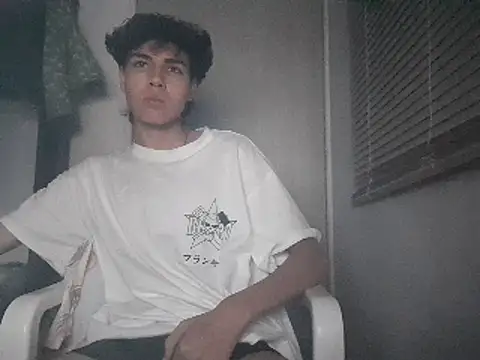 Snapshot of YoursexyJuan chatting on January 7, 2025, 4:08 am YoursexyJuan online show from January 7, 2025, 4:08 am