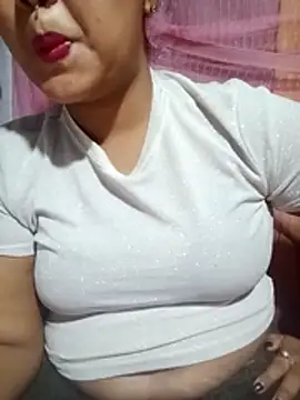 Snapshot of Super-Couple chatting on April 6, 2026, 4:52 pm Super-Couple online show from April 6, 2026, 4:52 pm