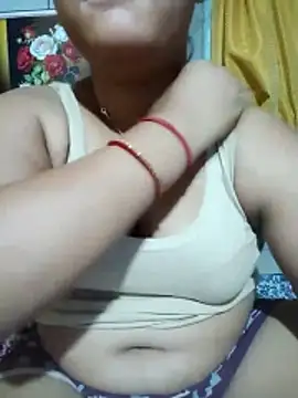 Snapshot of Super-Couple chatting on May 9, 2026, 2:53 pm Super-Couple online show from May 9, 2026, 2:53 pm