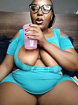 Snapshot of CHERRYYUMMY chatting on April 12, 2026, 3:21 am CHERRYYUMMY online show from April 12, 2026, 3:21 am