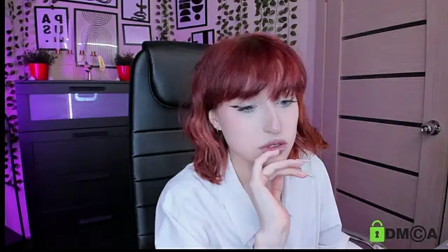 Snapshot of ElizaNik_ chatting on July 15, 2026, 9:44 pm ElizaNik online show from July 15, 2026, 9:44 pm