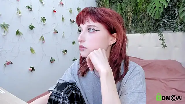 Snapshot of ElizaNik_ chatting on February 6, 2026, 9:33 pm ElizaNik online show from February 6, 2026, 9:33 pm