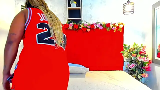 Snapshot of SilvannaFit chatting on February 27, 2026, 11:32 am SilvannaFit online show from February 27, 2026, 11:32 am