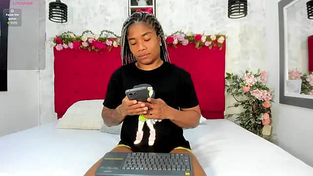 Snapshot of SilvannaFit chatting on September 19, 2025, 11:36 am SilvannaFit online show from September 19, 2025, 11:36 am