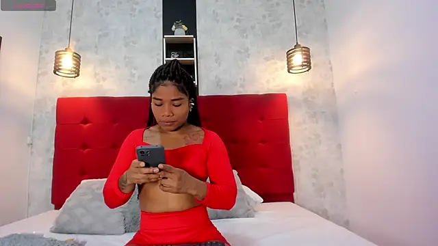 Snapshot of SilvannaFit chatting on March 21, 2025, 12:50 pm SilvannaFit online show from March 21, 2025, 12:50 pm