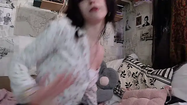 Snapshot of cloudgirrl chatting on April 8, 2026, 3:57 pm cloudgirrl online show from April 8, 2026, 3:57 pm