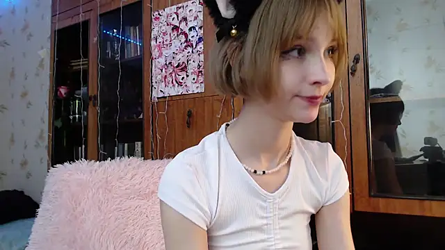 Snapshot of cloudgirrl chatting on February 12, 2025, 12:05 am cloudgirrl online show from February 12, 2025, 12:05 am