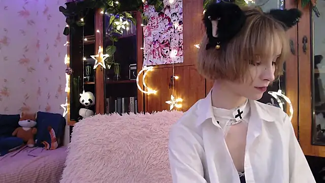 Snapshot of cloudgirrl chatting on February 26, 2025, 10:04 pm cloudgirrl online show from February 26, 2025, 10:04 pm