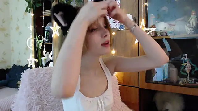 Snapshot of cloudgirrl chatting on March 16, 2025, 3:39 pm cloudgirrl online show from March 16, 2025, 3:39 pm