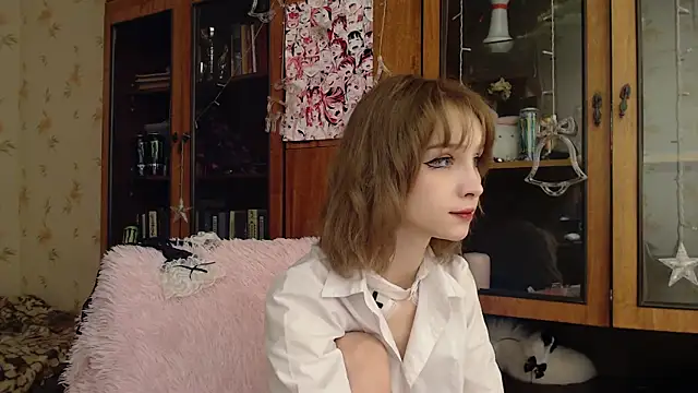 Snapshot of cloudgirrl chatting on February 3, 2025, 8:13 pm cloudgirrl online show from February 3, 2025, 8:13 pm