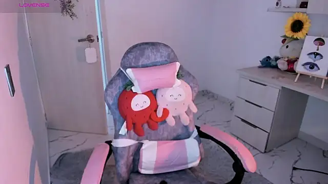 Francesca1  online show from October 25, 2025, 3:01 pm