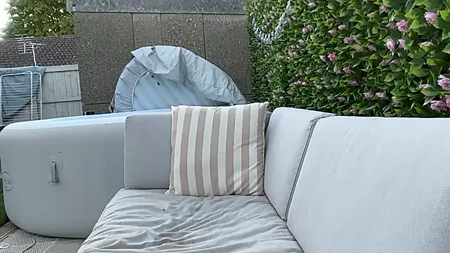 Snapshot of blairbella chatting on May 27, 2026, 6:37 pm blairbella online show from May 27, 2026, 6:37 pm