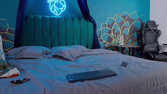 Lunamistyc online show from October 11, 2025, 7:48 pm