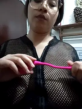 rosegloss69 online show from March 4, 2025, 5:32 am