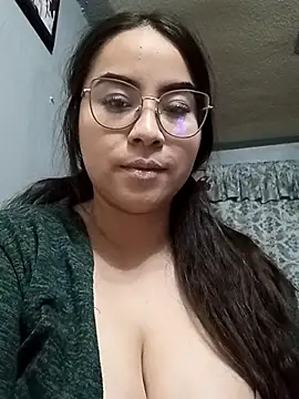 rosegloss69 online show from December 10, 2024, 6:44 am