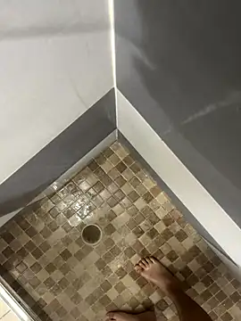 mylovetr1 online show from October 26, 2025, 1:17 am