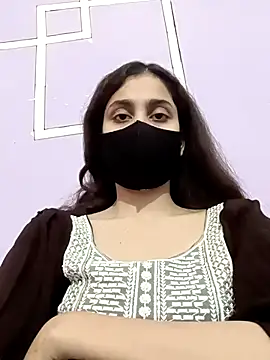 magicmoment00786 online show from November 9, 2025, 4:33 pm