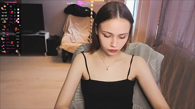 SweetLinaa online show from April 13, 2026, 10:19 am