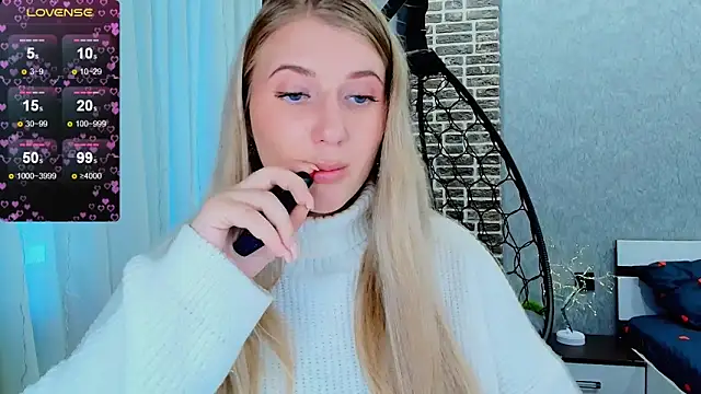 Evacadooo online show from October 30, 2025, 2:43 am