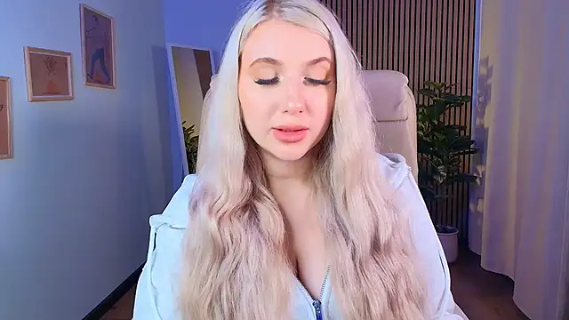 Evacadooo online show from May 12, 2026, 2:41 am
