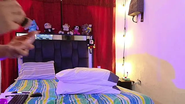 Snapshot of chloe_vasquez710 chatting on March 4, 2025, 7:32 pm chloe vasquez710 online show from March 4, 2025, 7:32 pm