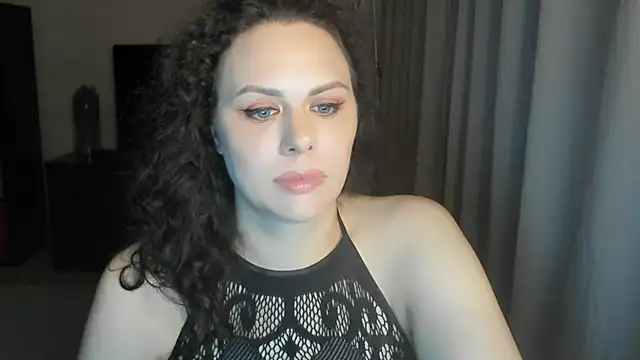 MollyCheiz online show from June 22, 2026, 9:23 pm