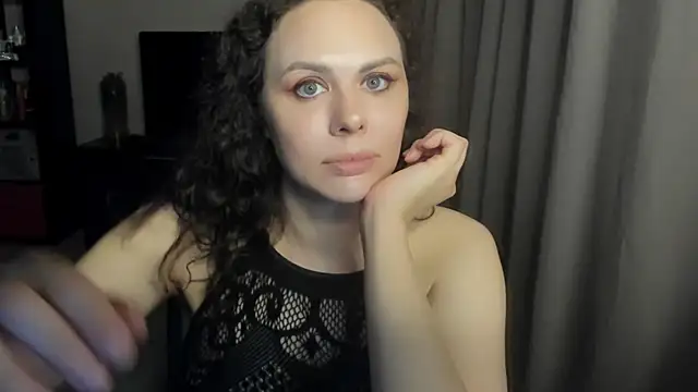 MollyCheiz online show from June 11, 2026, 8:28 pm