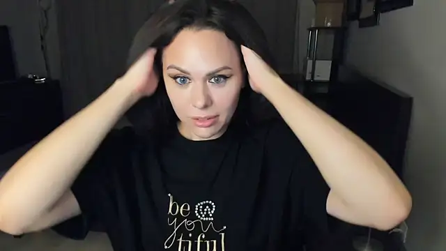 Snapshot of MollyCheiz chatting on September 11, 2025, 10:32 pm MollyCheiz online show from September 11, 2025, 10:32 pm