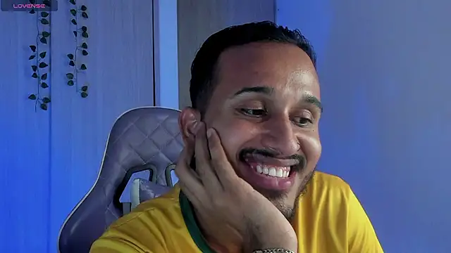 Raf brunette online show from February 2, 2026, 10:20 pm