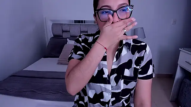Camilaa bueno online show from May 16, 2026, 10:53 pm