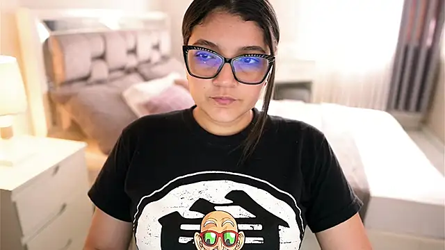 Camilaa bueno online show from October 27, 2025, 2:40 pm