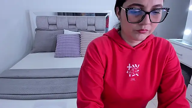 Camilaa bueno online show from June 4, 2026, 12:26 am