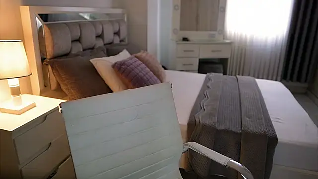 Camilaa bueno online show from November 9, 2025, 6:01 pm