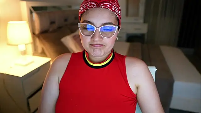 Camilaa bueno online show from December 13, 2025, 10:27 pm