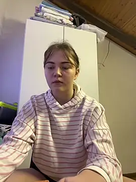 Snapshot of ella_grays chatting on January 25, 2025, 8:21 pm ella grays online show from January 25, 2025, 8:21 pm