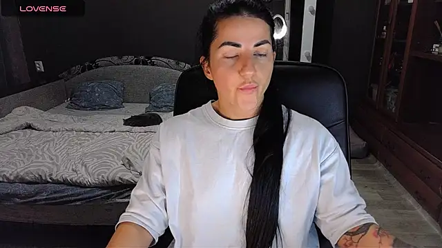 Snapshot of Aria_Dl chatting on December 1, 2025, 11:55 am Aria Dl online show from December 1, 2025, 11:55 am