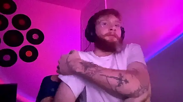 PrettyGinger online show from November 27, 2025, 8:42 pm