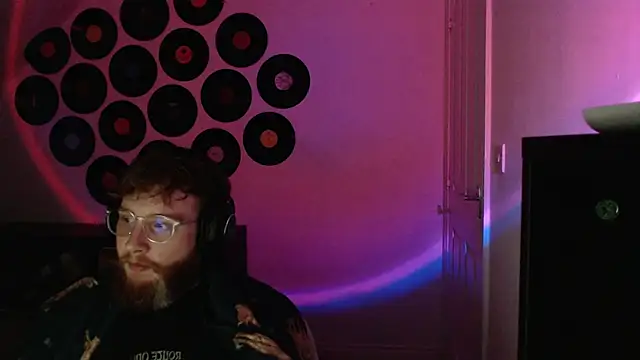 PrettyGinger online show from December 1, 2025, 6:42 pm