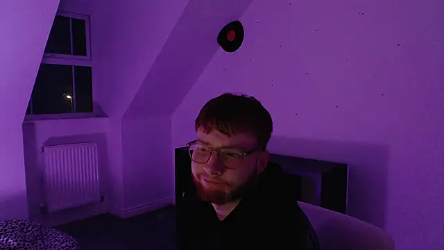 PrettyGinger online show from January 22, 2025, 5:49 pm