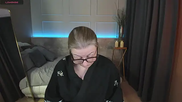 Snapshot of AlexandraKind chatting on March 2, 2025, 12:31 am AlexandraKind online show from March 2, 2025, 12:31 am