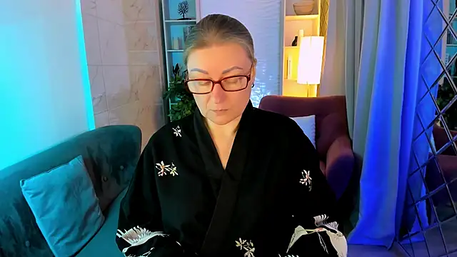 AlexandraKind online show from November 20, 2025, 8:53 pm