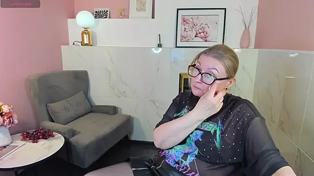 Snapshot of AlexandraKind chatting on February 27, 2025, 6:57 am AlexandraKind online show from February 27, 2025, 6:57 am